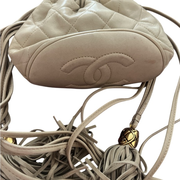 CHANEL Handbags - Authentic Chanel 1989 Vintage Beige Quilted Bucket Bag